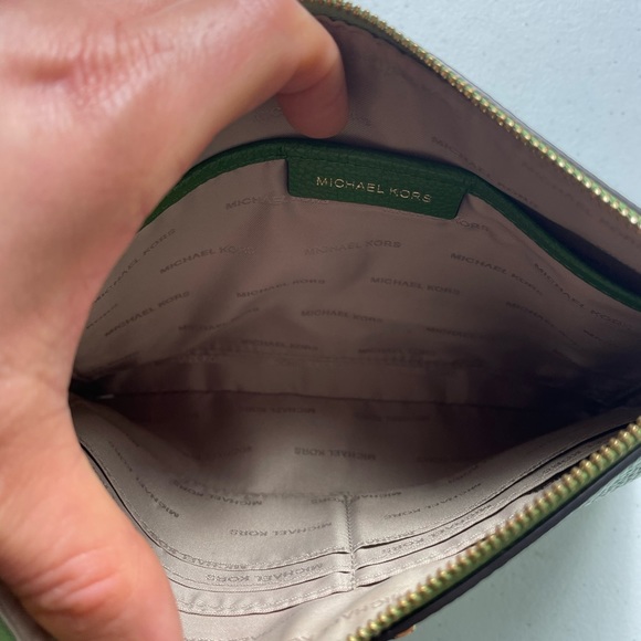 Michael Kors purse - Picture 5 of 13